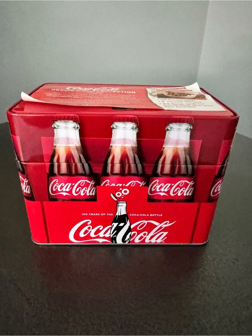 Coca Cola Red Metal Recipe Box with Classic Bottle Graphics 78 Recipes/22 Blank